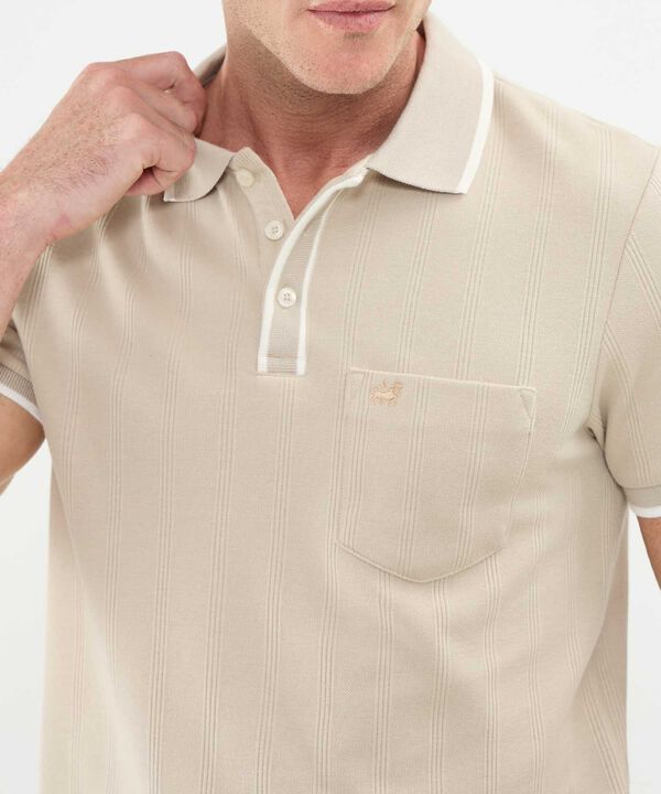 Polo Unicolor, Cuello, Puños Y Pechera Tejida