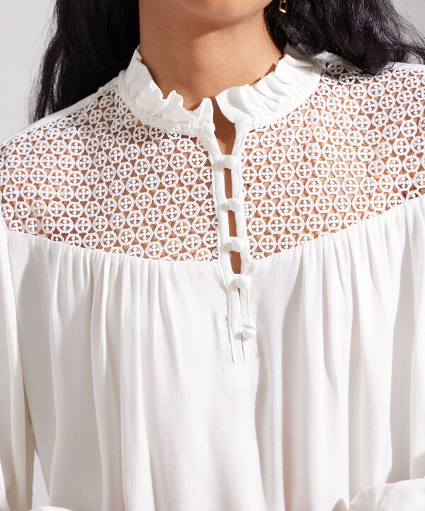 Blusa Manga 3/4 Con Incrustación En Blonda En Canesu