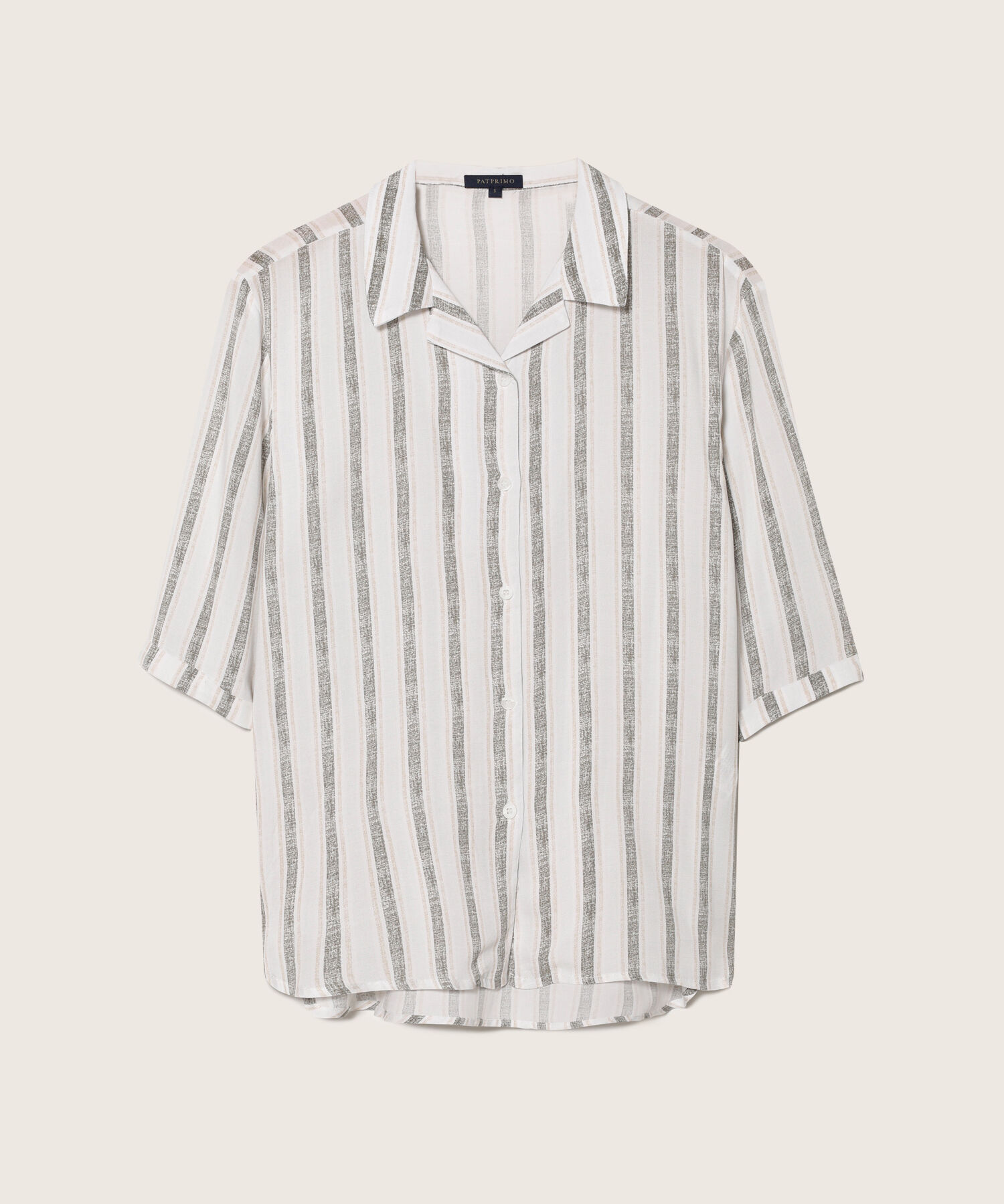 Blusa Estampada, Manga Corta, Cuello Camisero Con Hombro Corrido, Guarda Polvos Y Ruedo Cola De Pato