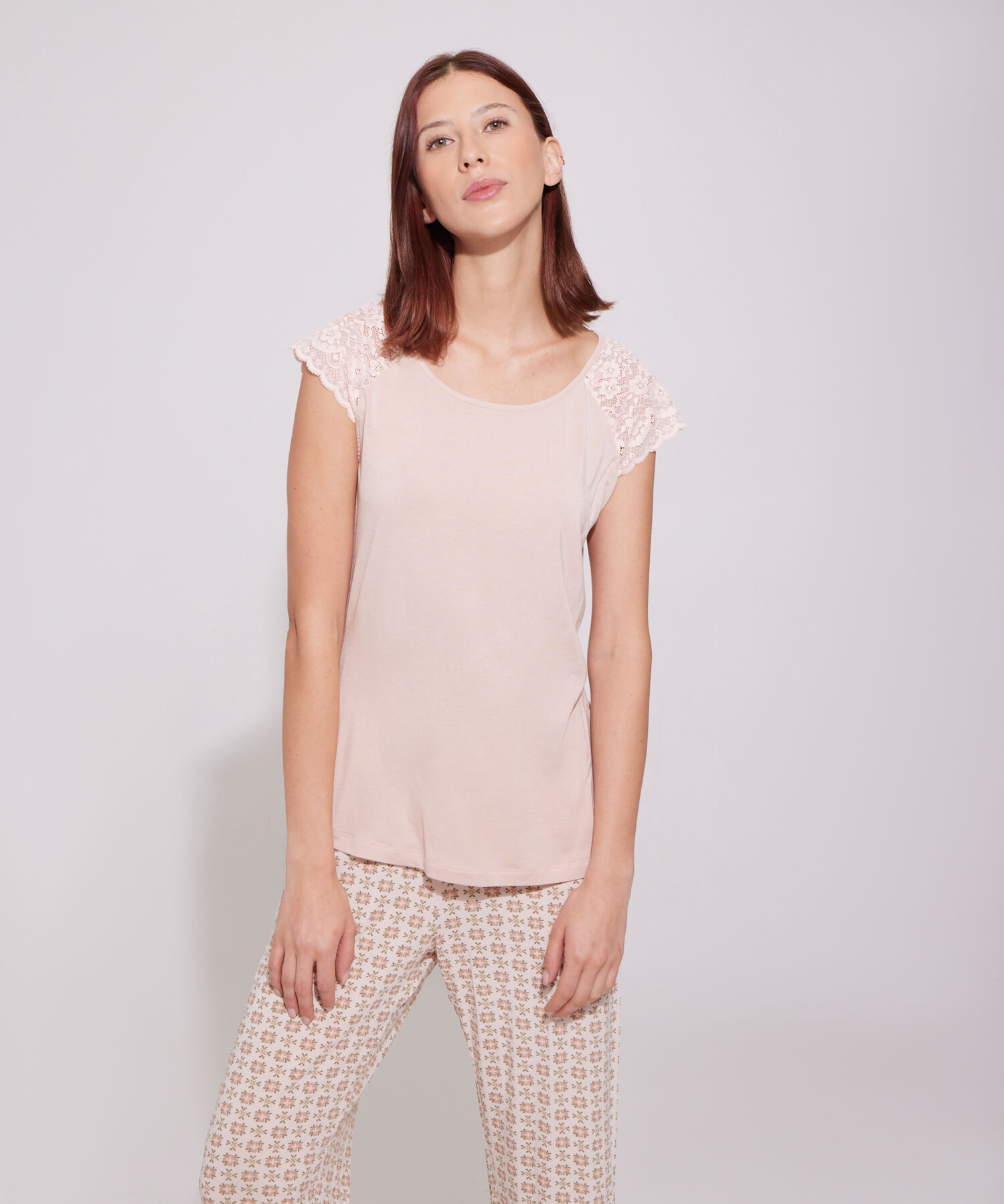 Pijama Set Camiseta Manga Corta Unicolor Con Encaje Y Pantal&oacute;n Estampado Con Encaje