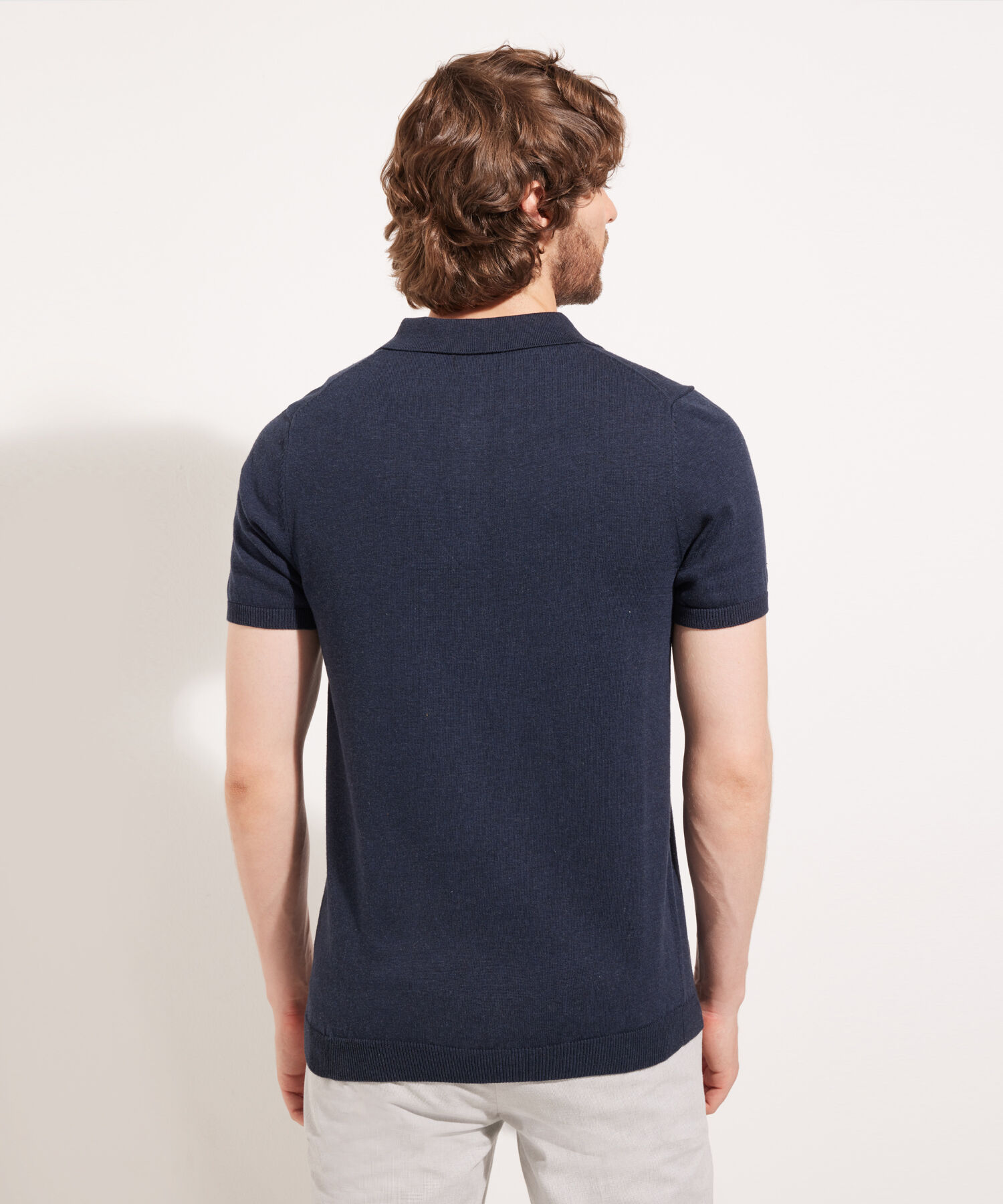 Polo Unicolor Cuello Y Puños En Rib