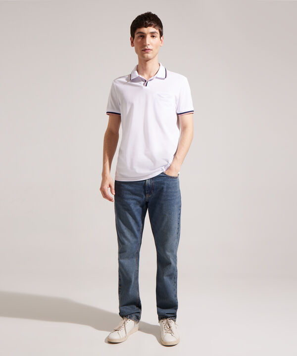 Polo Unicolor Con Pechera Abierta, Cuello, Ribete Y Puños Tejidos. Silueta Slim Fit. Campiello Linea Moda