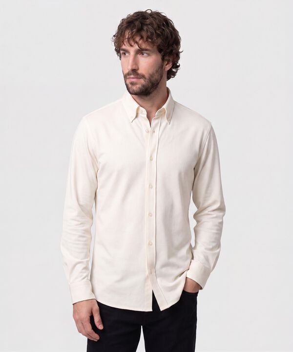 Camisa Unicolor Con Cuello De Bot&oacute;n Hombre