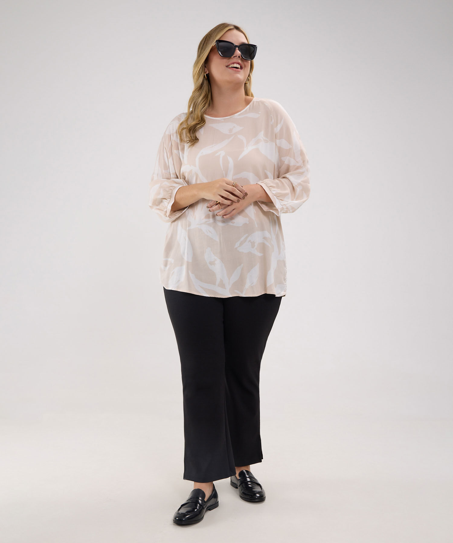 Blusa Estampada, Escote Redondo, Manga 3/4 Con Recogido En Puños