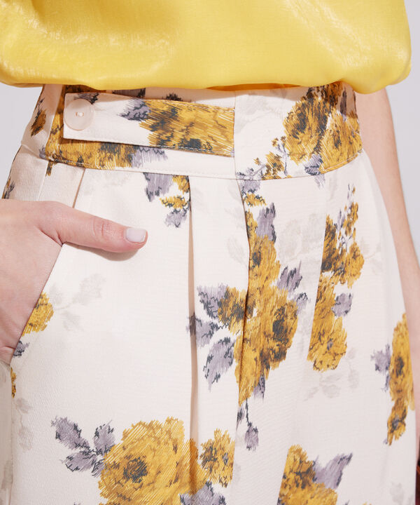 Pantalón Unicolor Con Charreteras Y Boton En Pretina