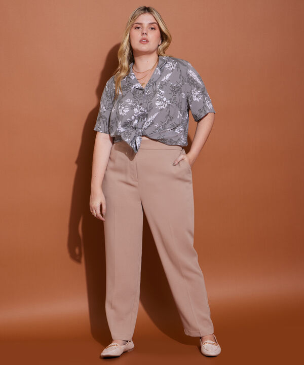 Pantalón Recto Con Bolsillos Diagonales Y Elástico En Pretina