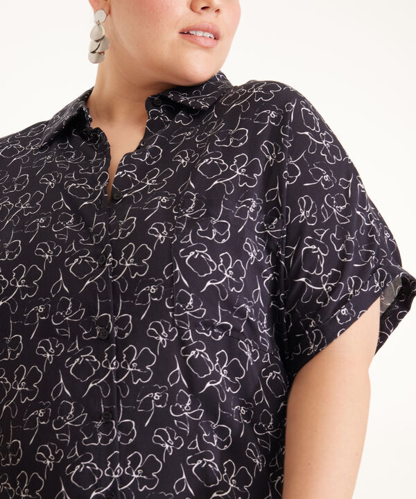 Blusa Estampada Manga Corta,  Cuello Camisero Con Pechera Y Bolsillo Cuadrado De Parche