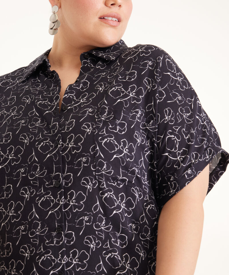 Blusa Estampada Manga Corta,  Cuello Camisero Con Pechera Y Bolsillo Cuadrado De Parche