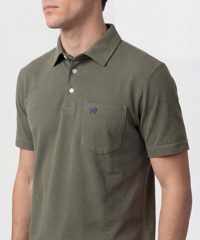 Polo Unicolor, Cuello Duro Con Bolsillo Y Silueta Regular Fit