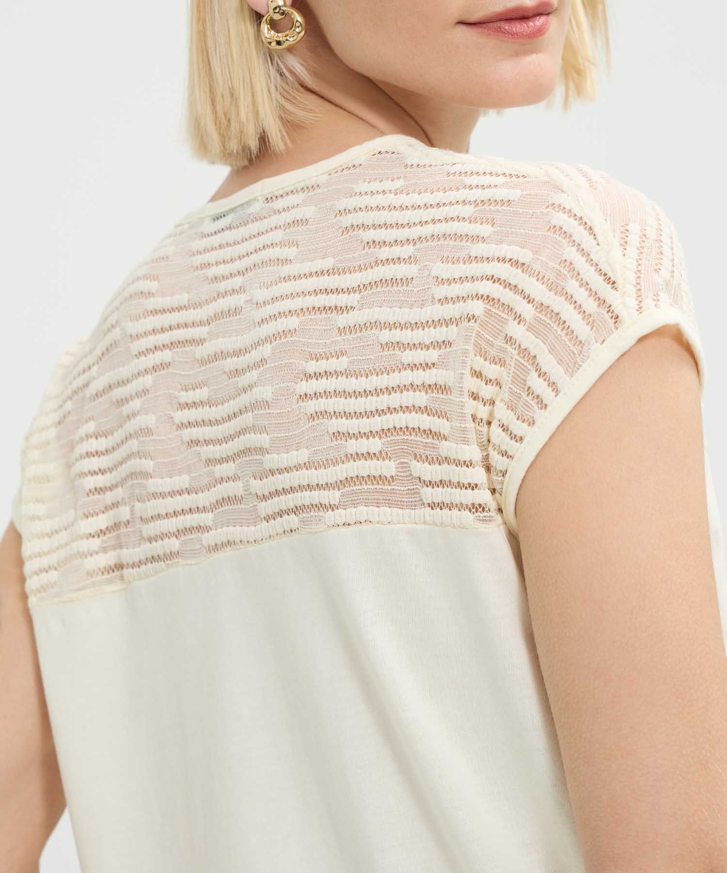 Camiseta Unicolor Con Textura