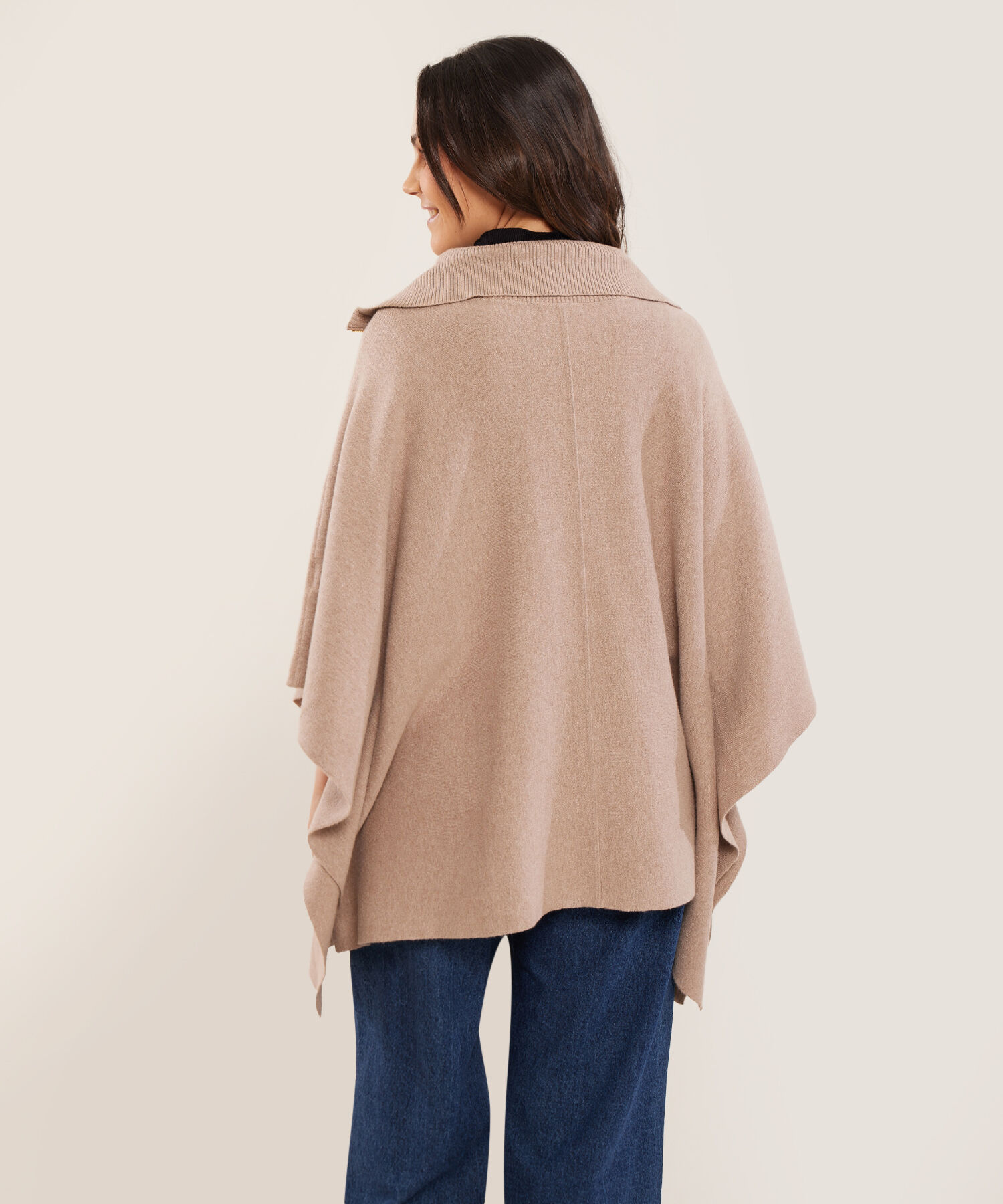 Saco Tipo Capa Con Cremallera Y Cuello Alto