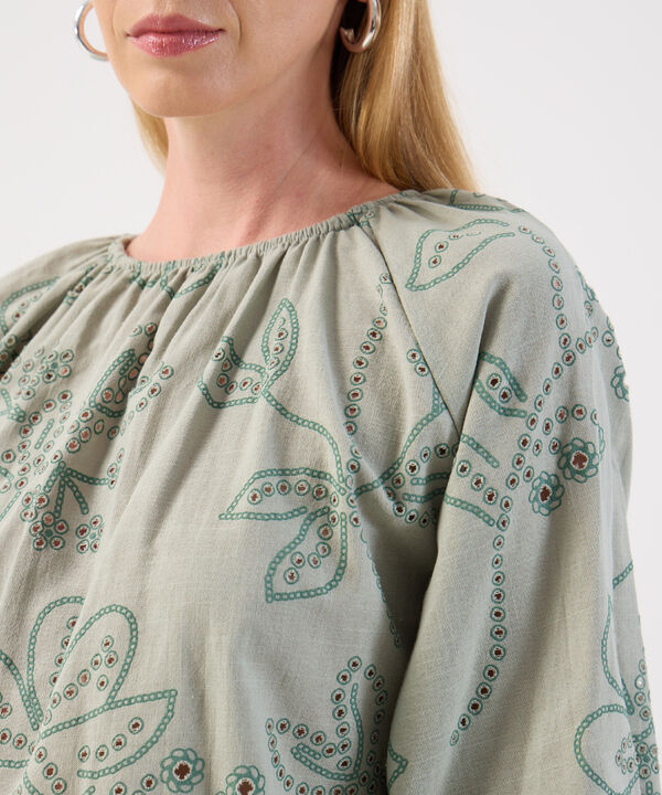 Blusa De Mujer Ojalillos Escote Fruncido Manga Globo image number null