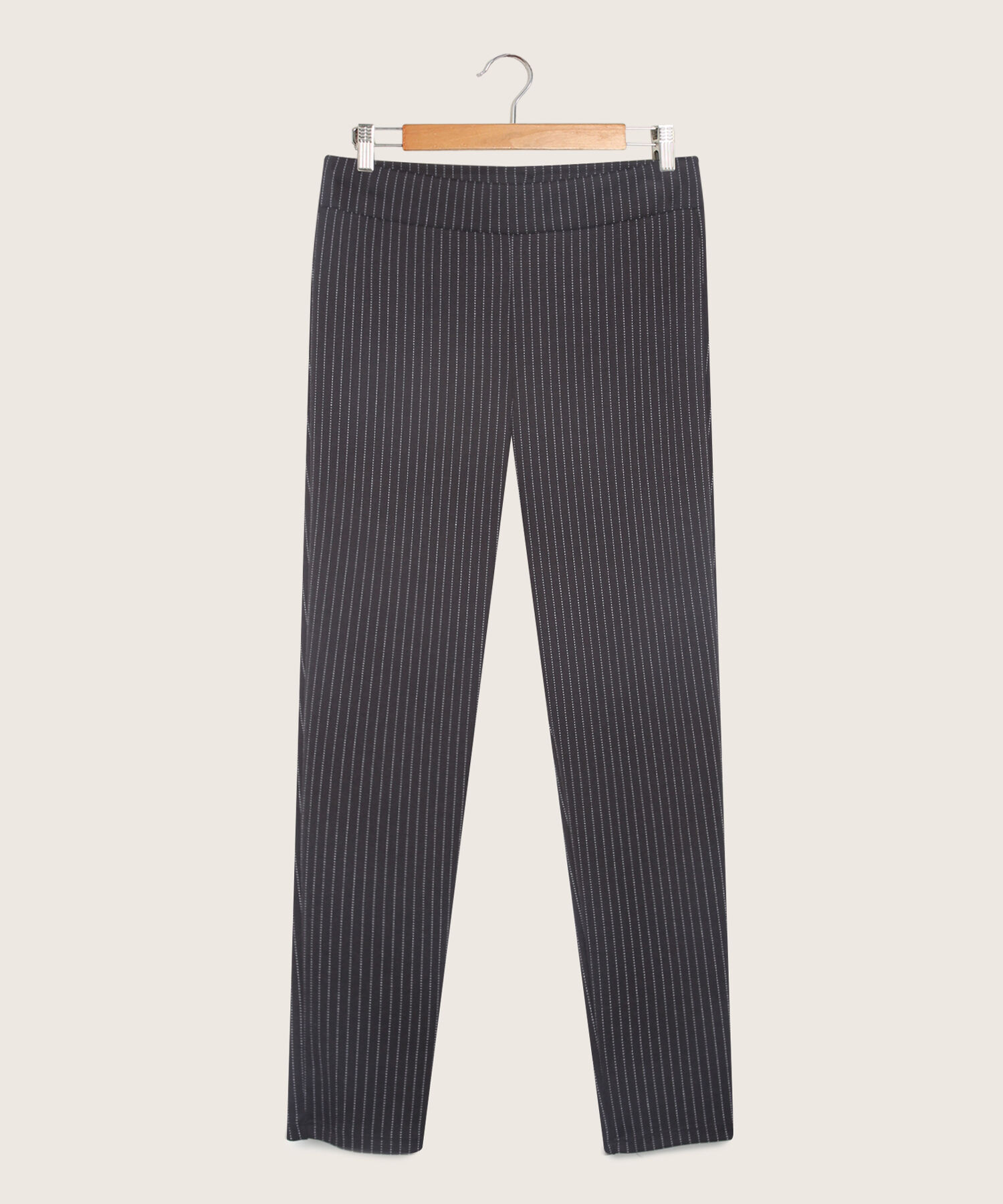 Leggings Preteñido Con Corte En Frente