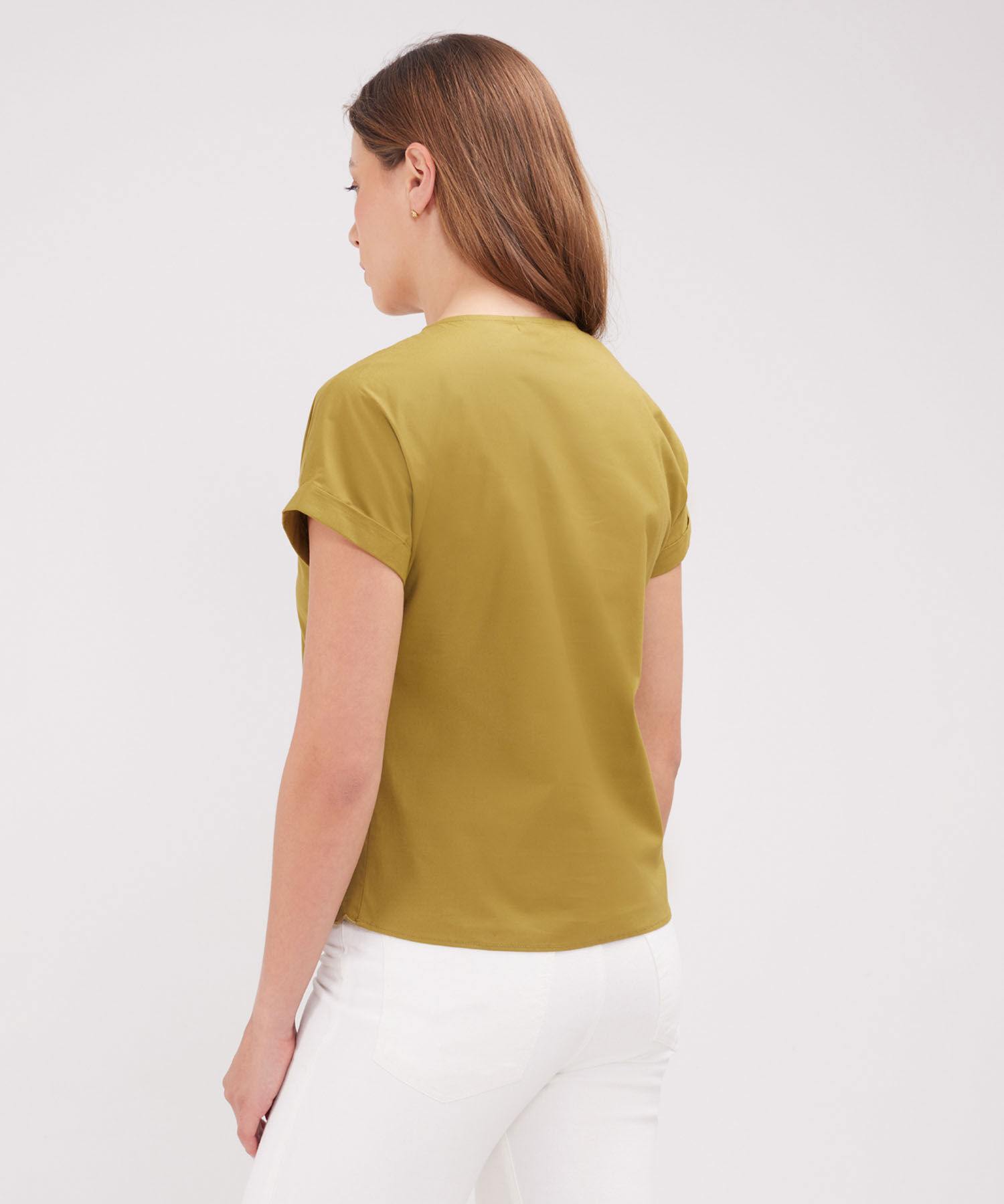 Blusa Unicolor Manga Corta  Con Bordado En Ruedo Delantero