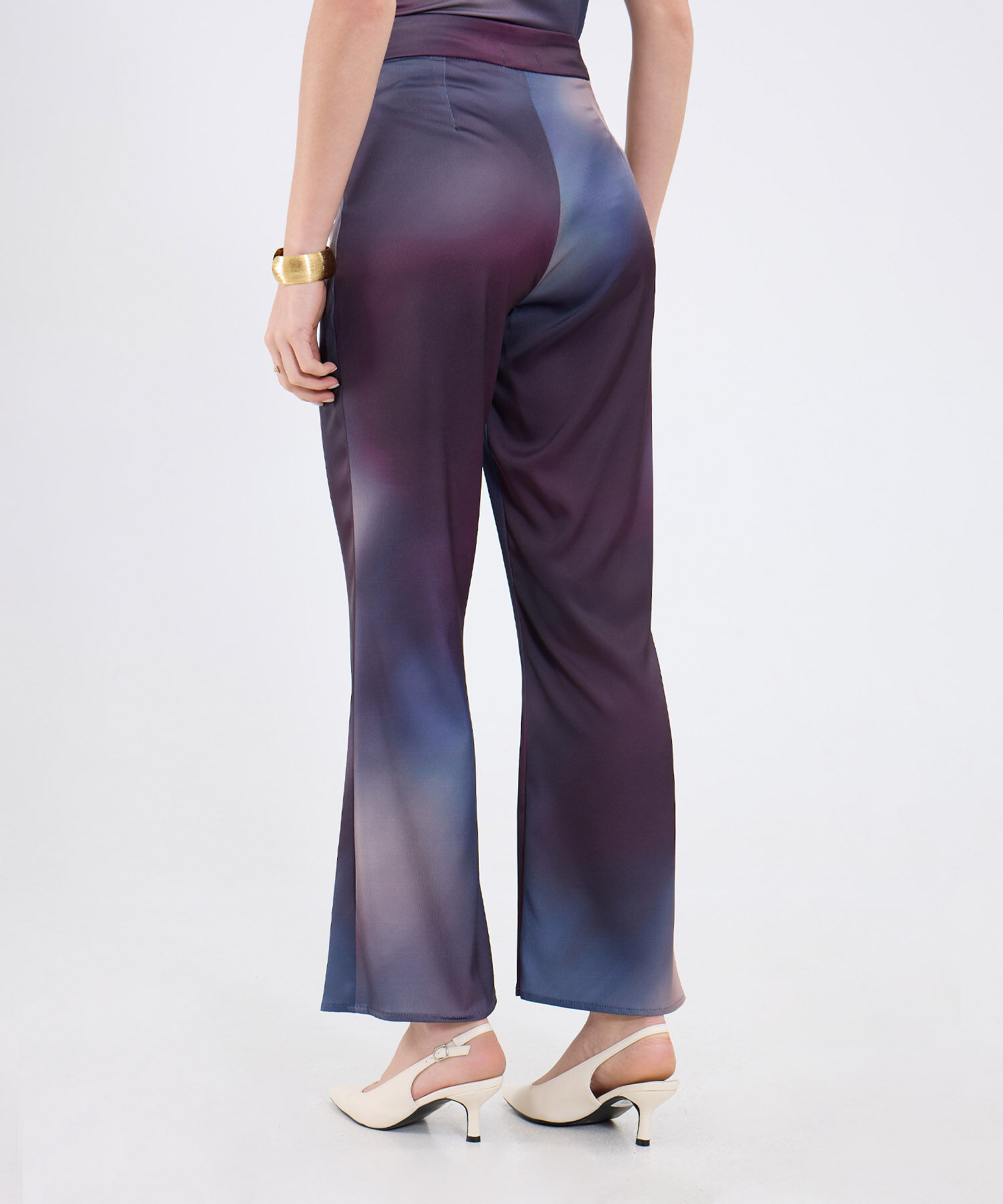Pantalon Recto Con Bota Amplia
