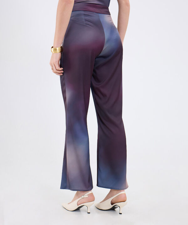Pantalon Recto Con Bota Amplia