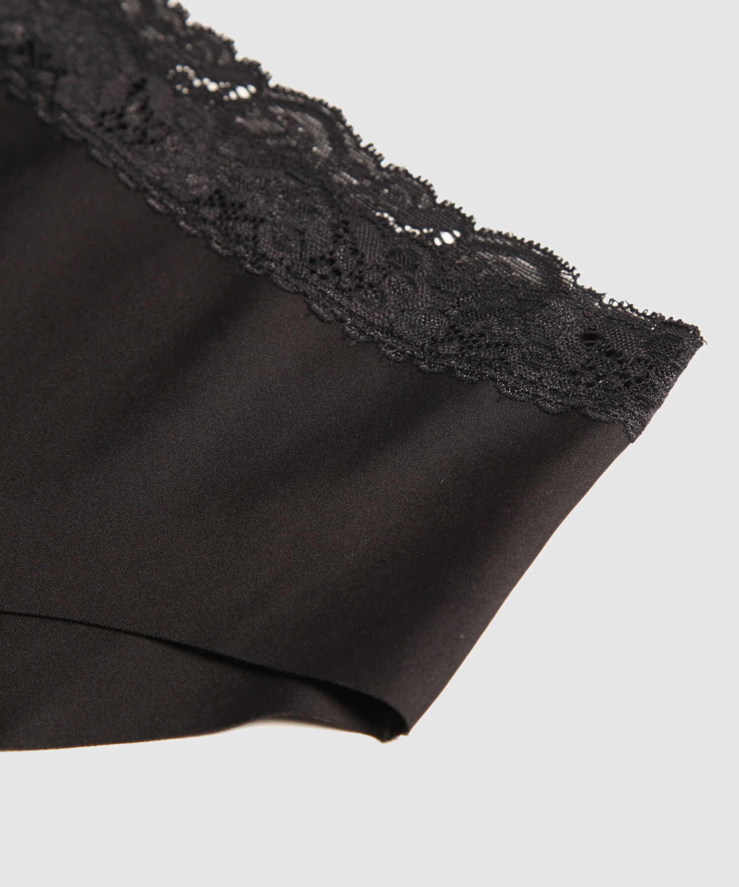 Panty Clásico Unicolor En Microfibra, Tiro Alto Con Encaje