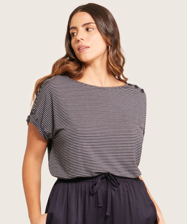 Camiseta Manga Corta Preteñida Con Botones Decorativos