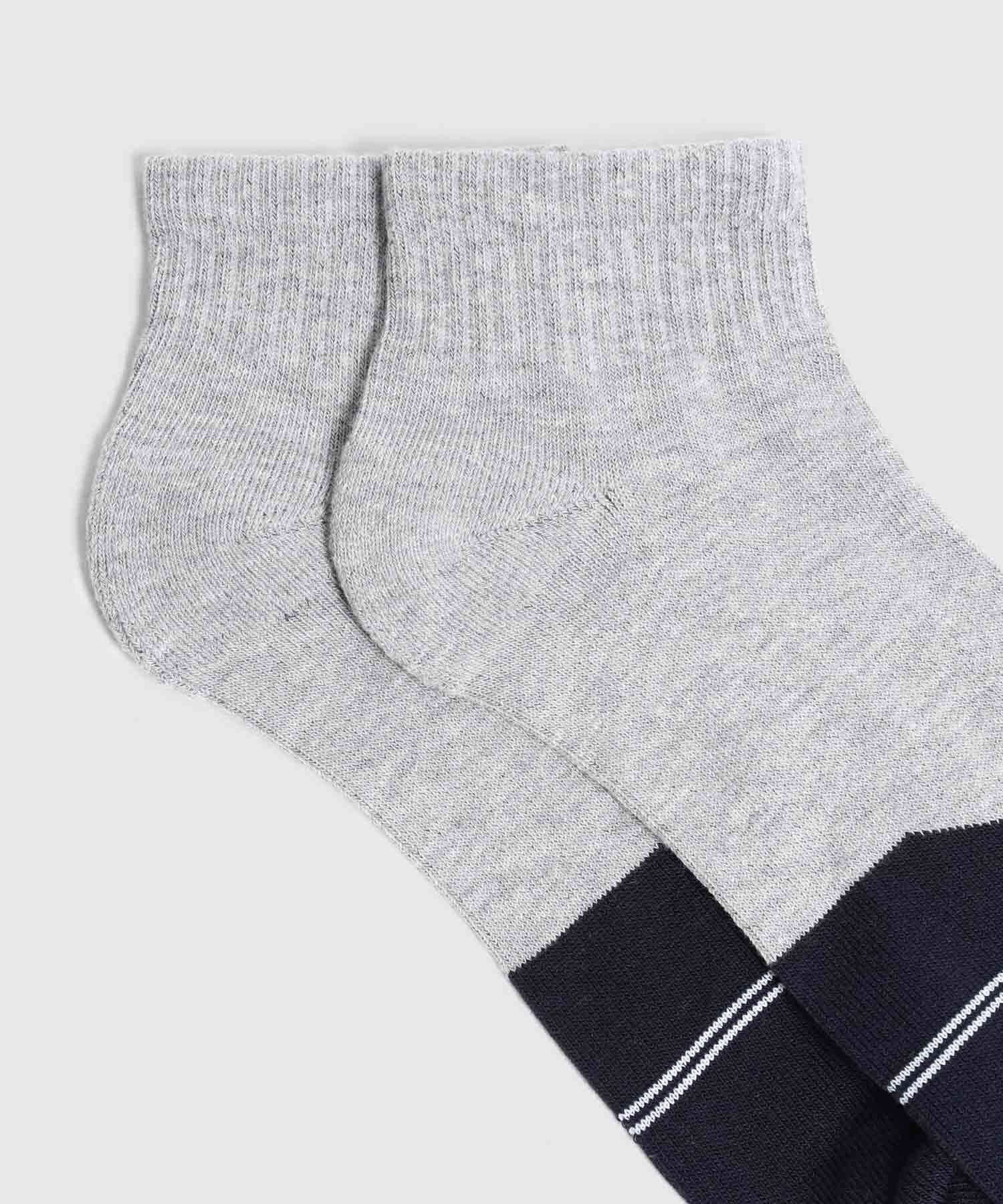 Medias Deportivas con L&iacute;neas