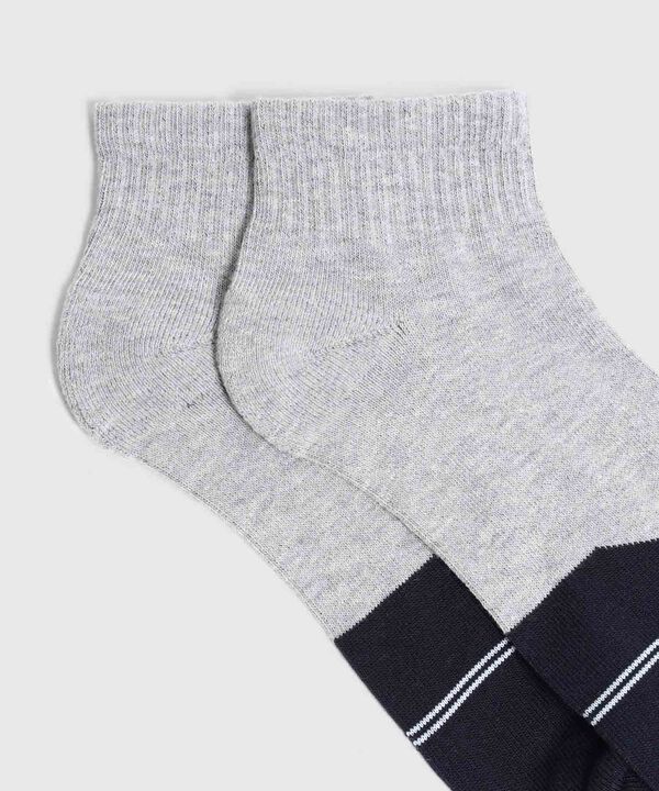 Medias Deportivas con L&iacute;neas