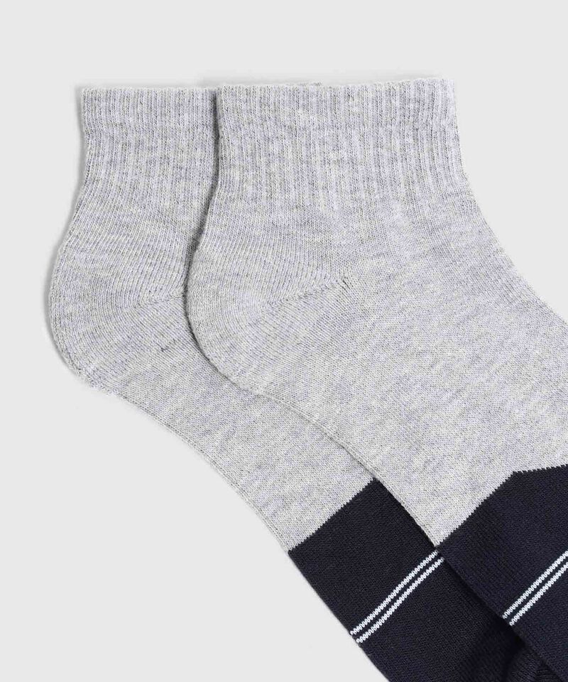 Medias Deportivas con L&iacute;neas