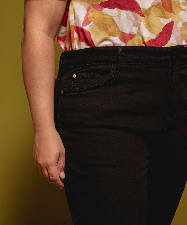 Jean Mom Tono Negro