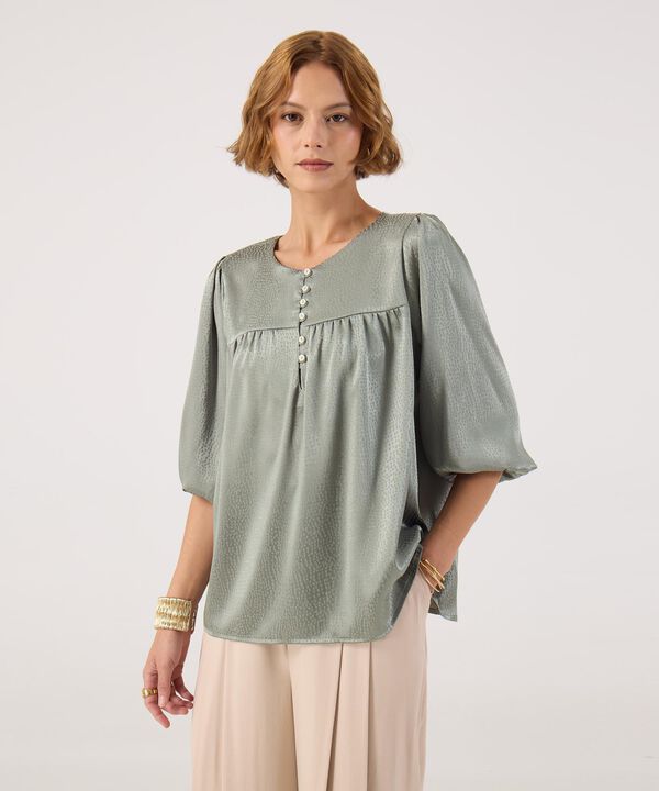 Blusa satinada con botones  image number null