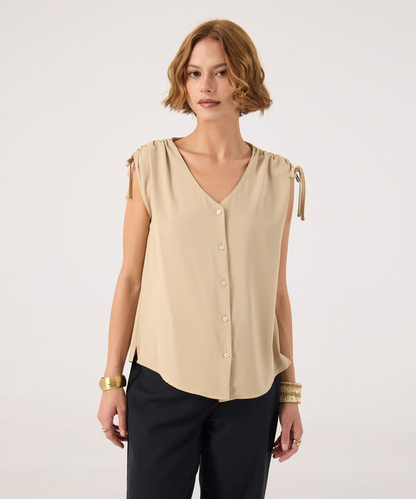 Blusa unicolor con detalle en hombros  image number null