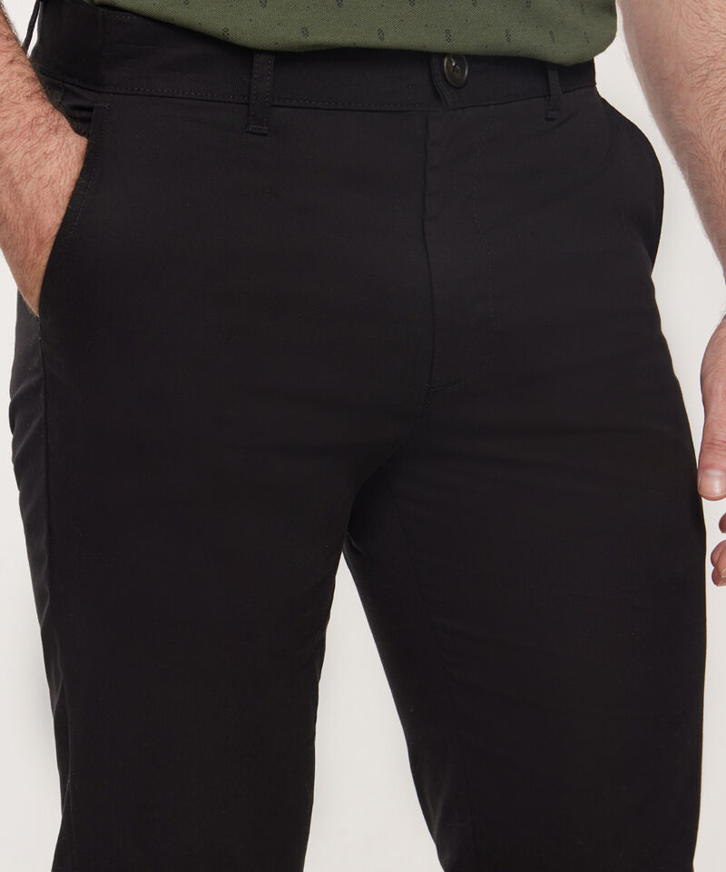 Pantal&oacute;n Chino Unicolor, Silueta Slim Fit