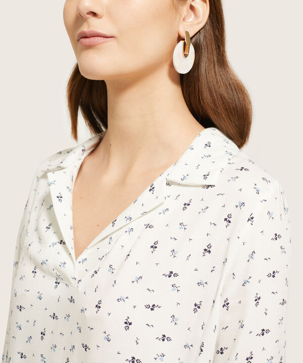 Camisa Estampada Escote en V image number null