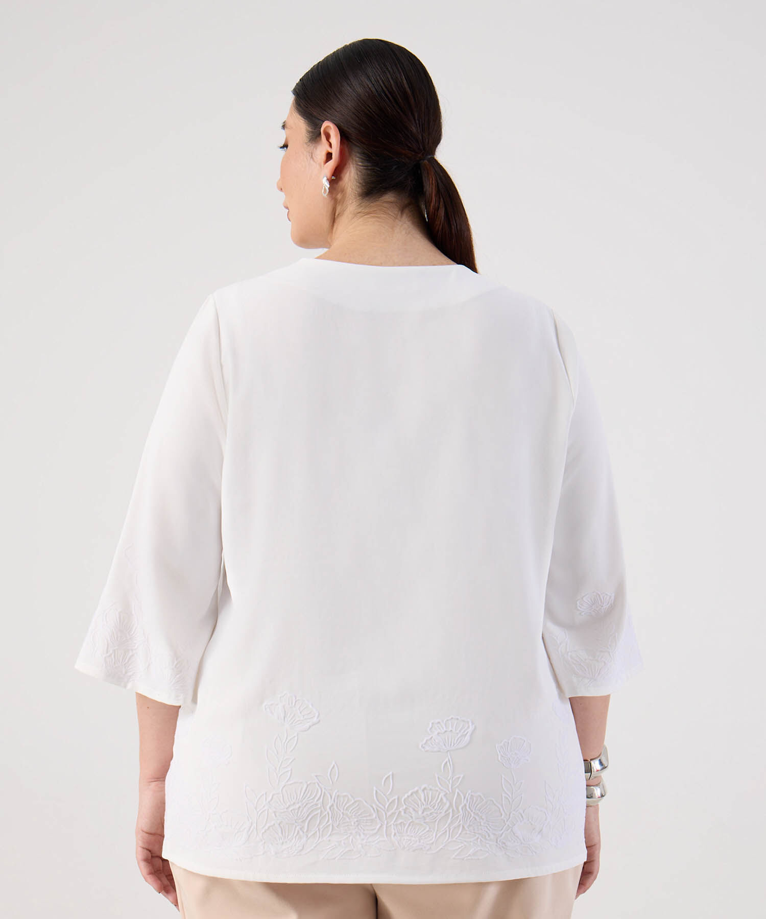 Blusa con Escote V y Bordado en Borde Para Mujer Curvy