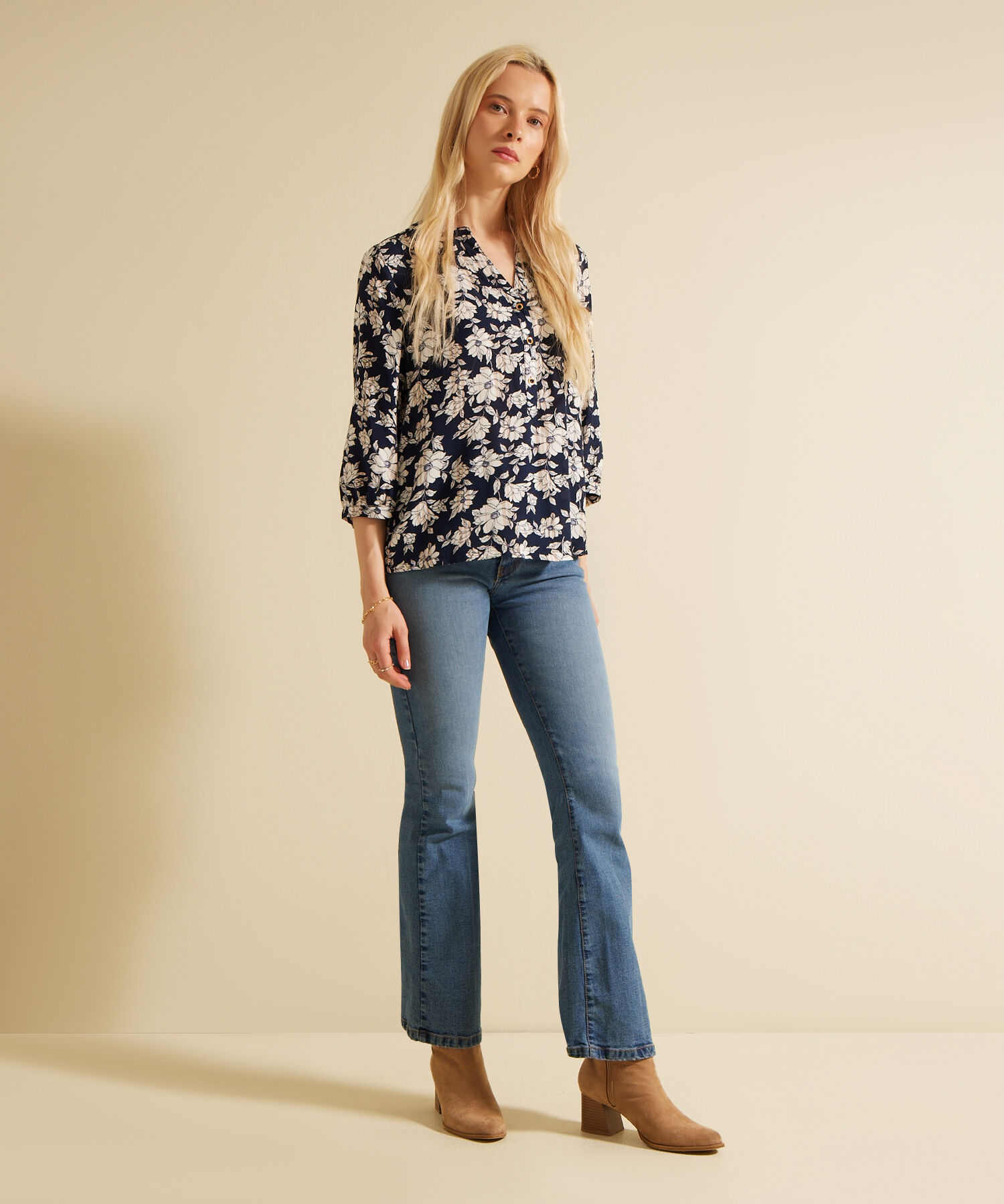 Blusa Manga 3/4 Con Botones En Frente Estampada Monoproducto