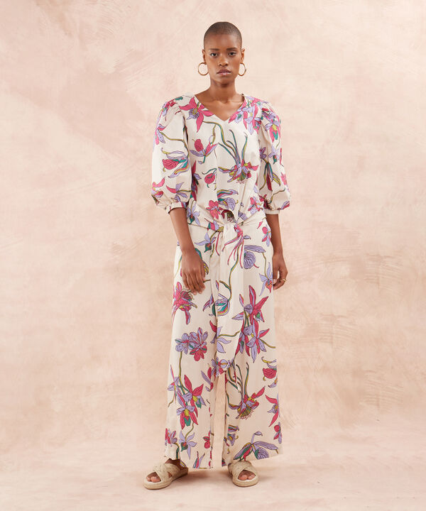 Blusa Manga Tres Cuartos Estampada, Con Cinturon Envolvente En Cintura. image number null