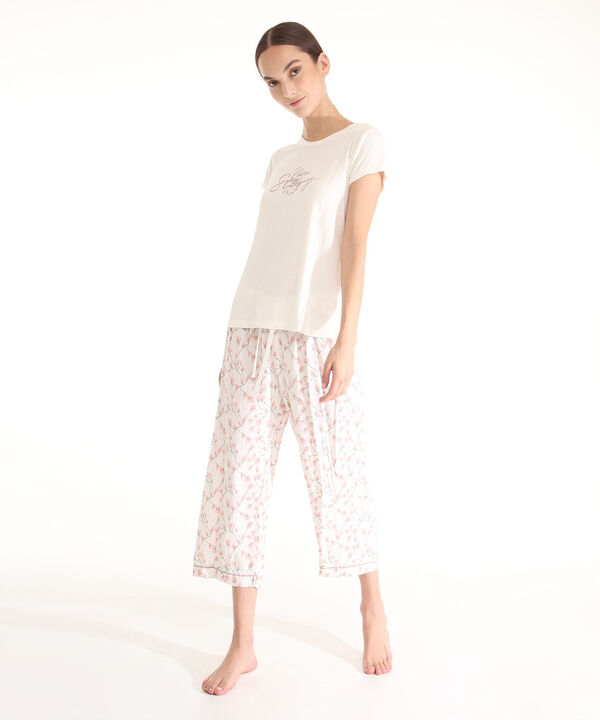 Pijama  Camiseta Manga Corta Unicolor Con Pantalón Capri Estampado