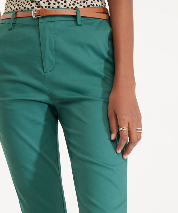 Pantalón Chino Unicolor Con Cinturón image number null