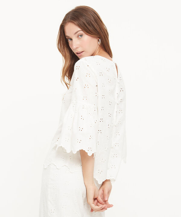 Blusa Unicolor En Ojalillo