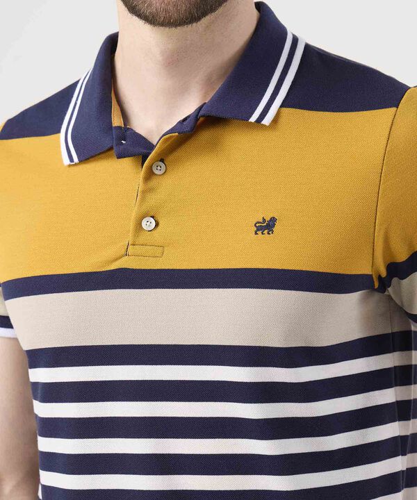 Polo Con Diseño De Bloques Y Franjas  image number null