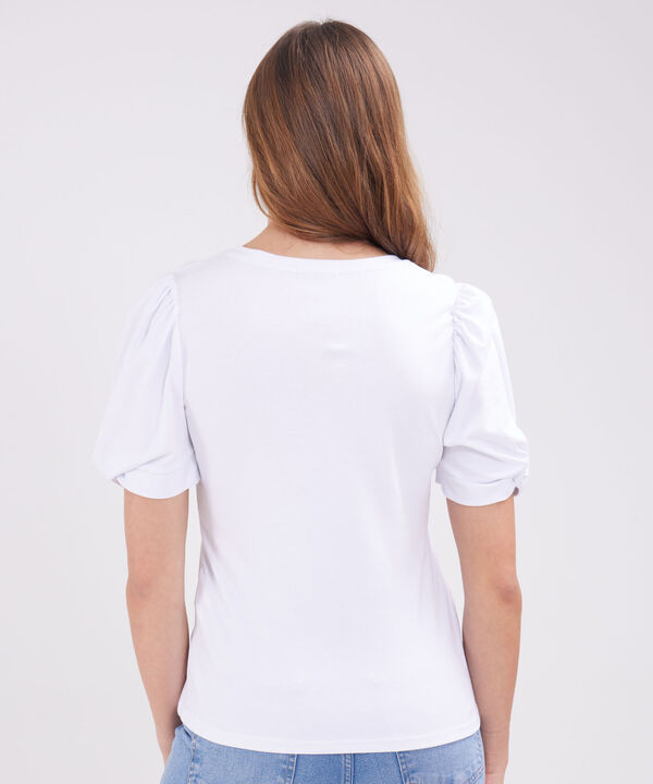 Camiseta Escote Redondo Con Detalle