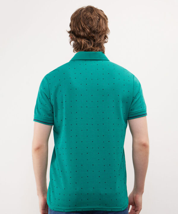 Polo Estampada, Cuello Maquina Con Bolsillo, Silueta Regular Fit