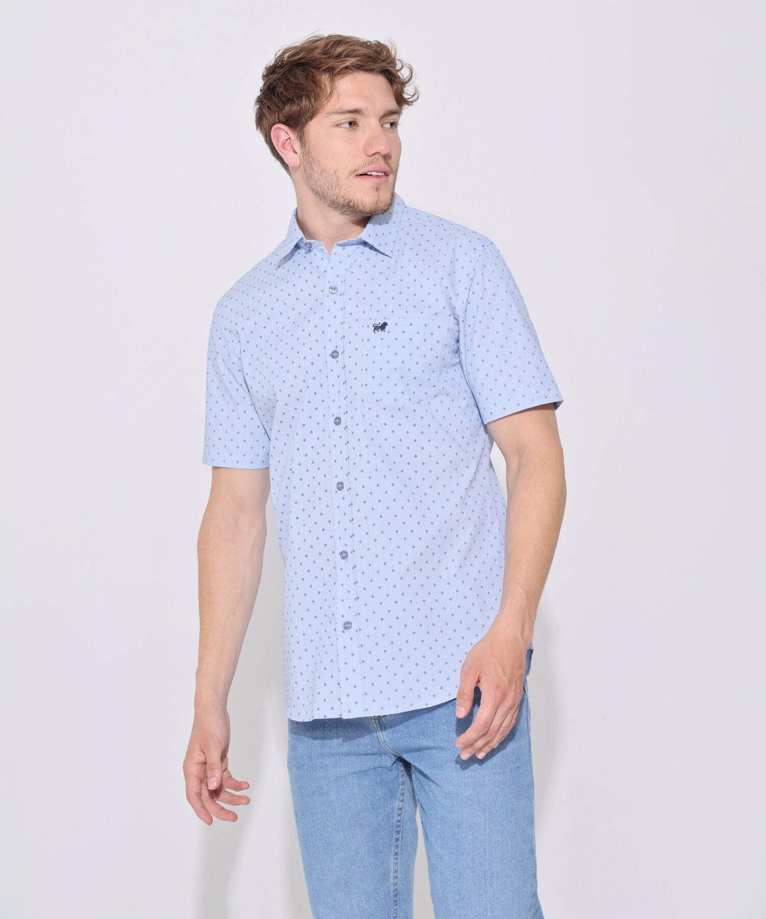 Camisa Estampada Manga Corta Con Bolsillo Y Silueta Slim Fit