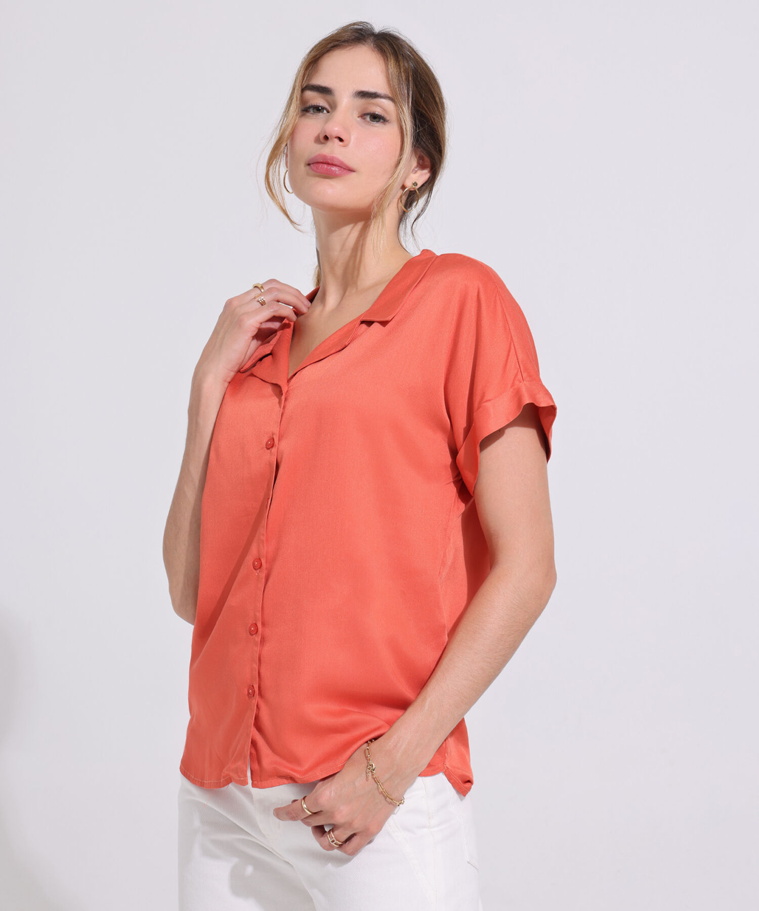 Camisa Unicolor, Manga Corta Con Guardapolvos, Cuello Sport Y Botonadura Azul