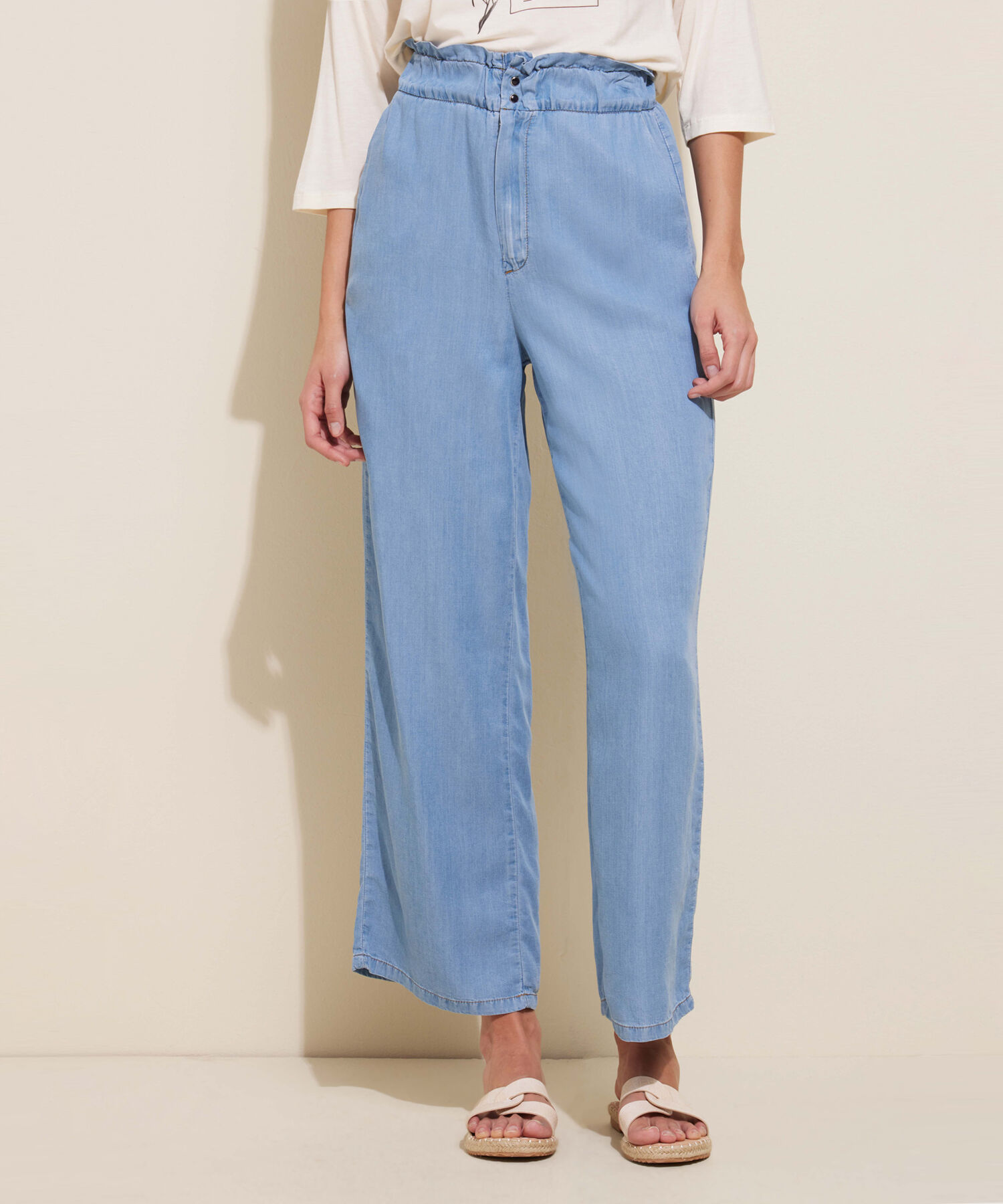 Pantalón Silueta Paperbag Fluido Tono Medio