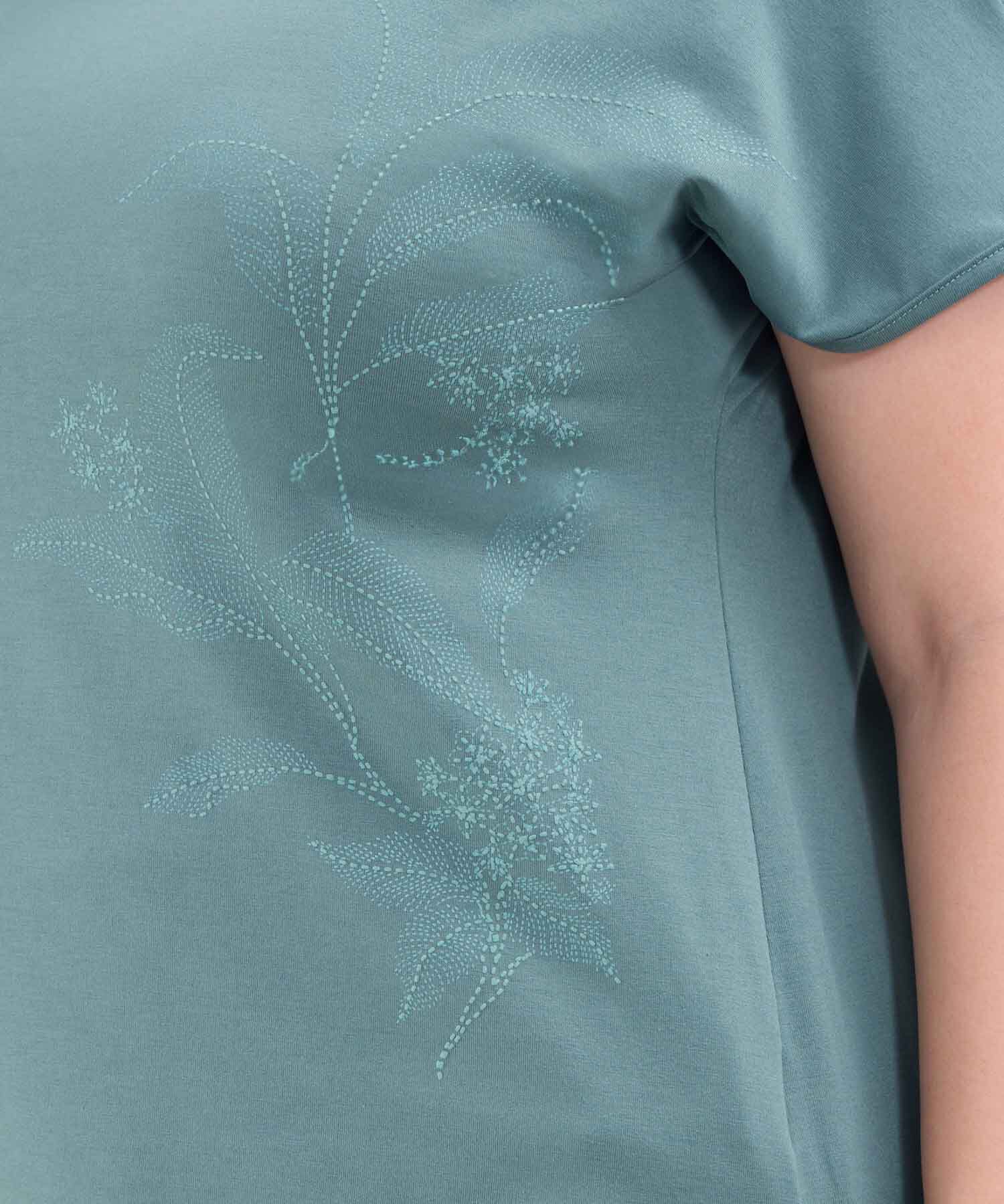 Camiseta con Bordado Botánico