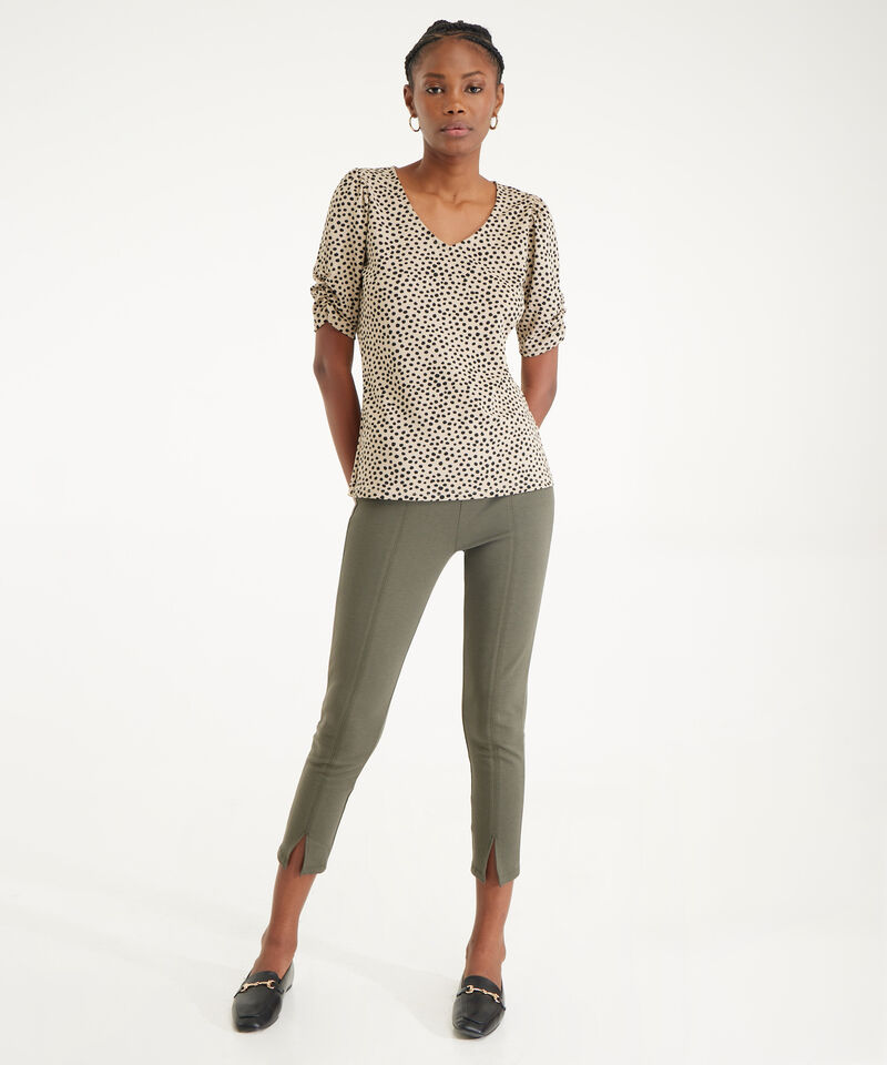 Leggings Unicolor Con Corte En Frente Y Abertura En Bota