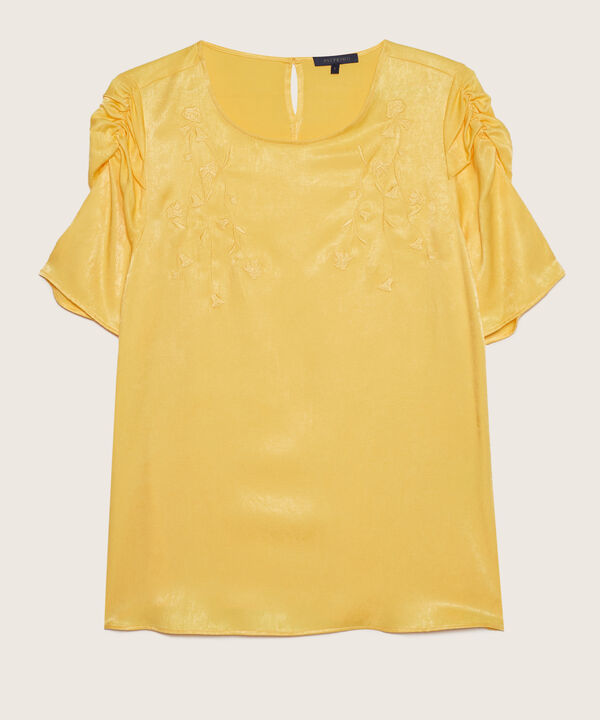 Blusa Manga Corta Al Codo Con Bordado Al Tono En Frente