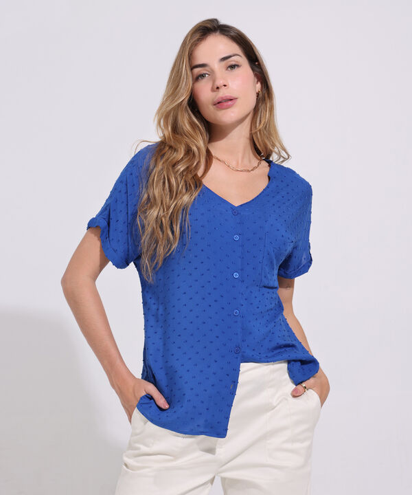 Blusa Unicolor Textura Manga Corta Con Guarda Polvo, Cuello En V, Botonadura, Bolsillo Y Silueta Fluida