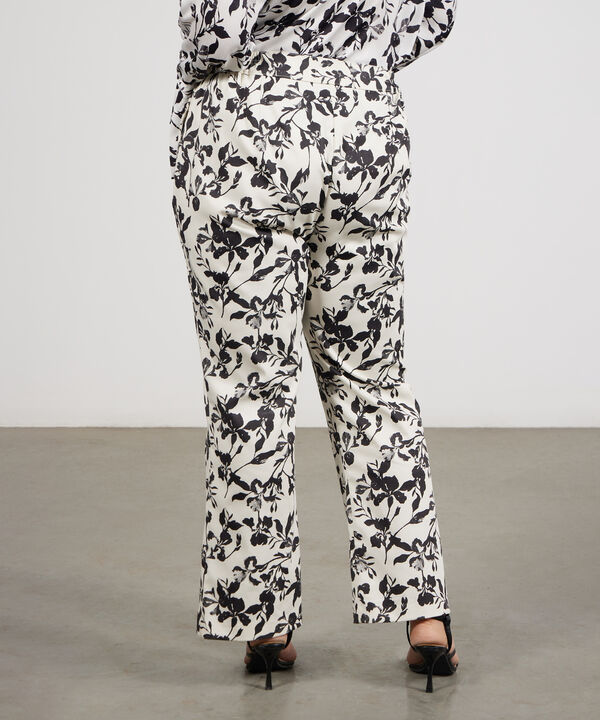 Pantalón Casual con Estampado Floral