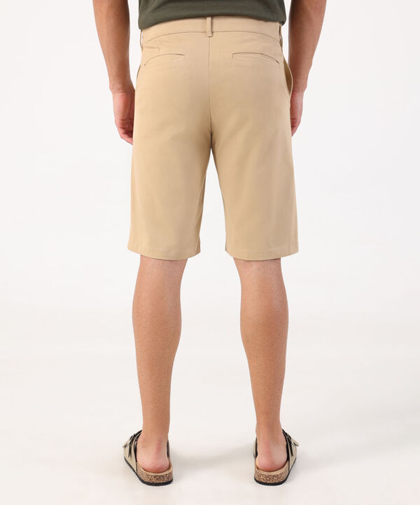 Bermuda Unicolor Con Bolsillos Diagonales 