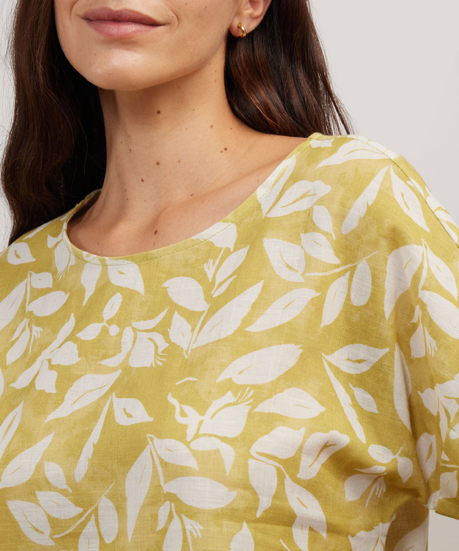 Blusa Manga Corta Con Guardapolvo  En Lino Estampada