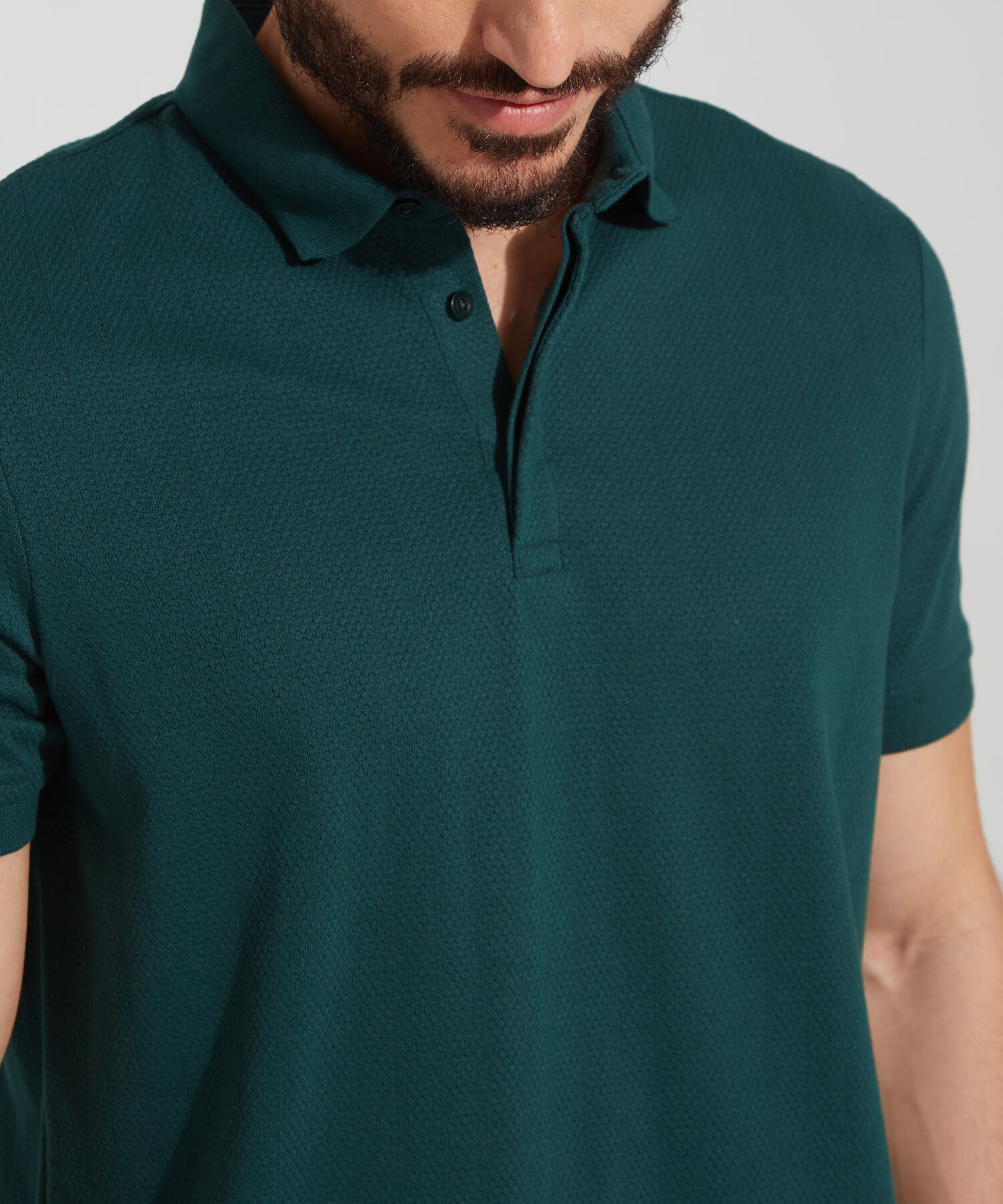 Polo Con Textura Unicolor, Regular Fit.